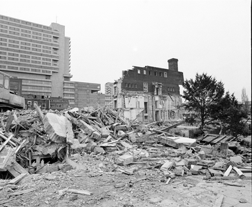 857216 Afbeelding van de sloopwerkzaamheden aan het kantoor van de Levensverzekeringsmaatschappij De Utrecht (Leidseweg ...